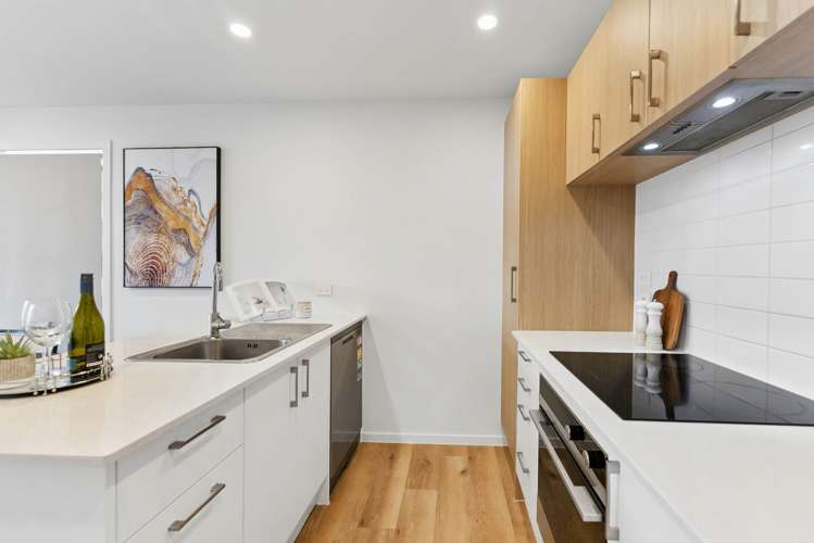 4/2 Stokes Avenue Te Atatu Peninsula_5