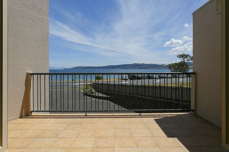 2/144 Lake Terrace Taupo_1