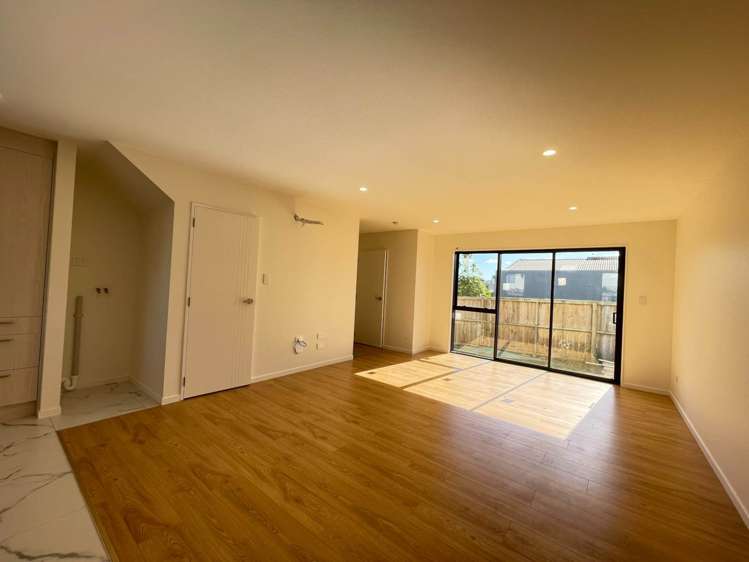 6/28 Netherlands Avenue Kelston_1