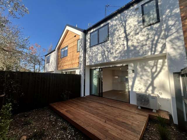 Near-new 2 Bedroom Townhouse
