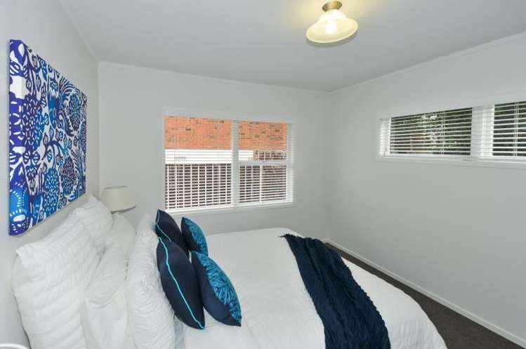 6 Easton Park Pde Glenfield_6
