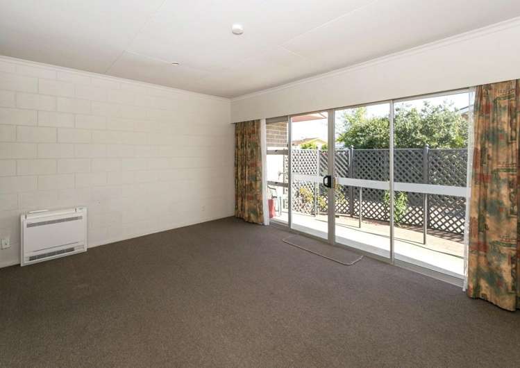 2/12 Newbourne Crescent Redwoodtown_4