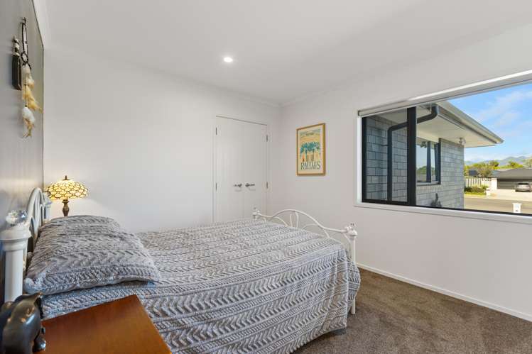 32 Honeyfield Drive Whalers Gate_25