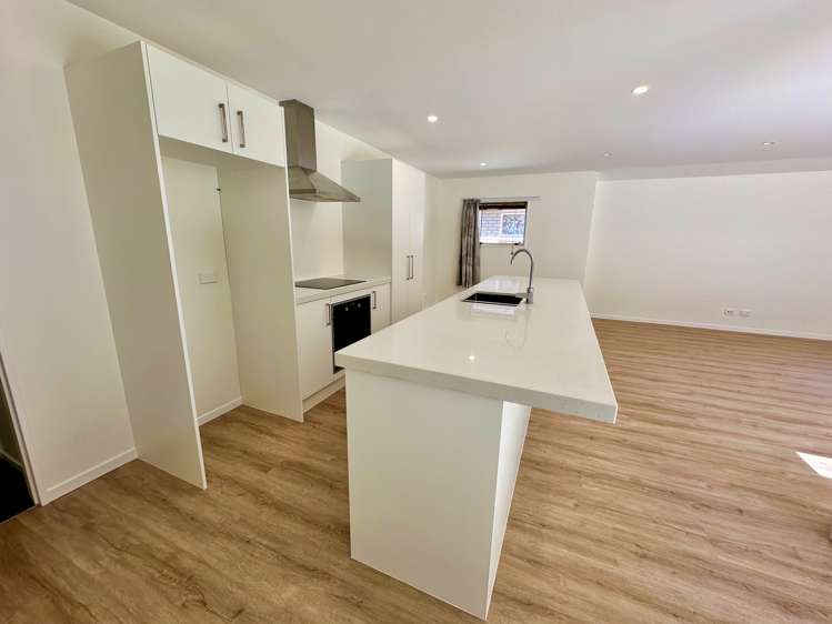 27A Easton Park Parade Glenfield_3