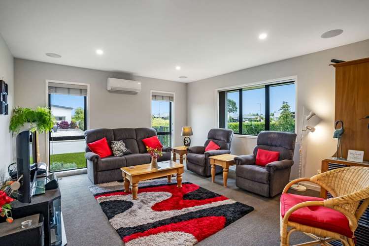 57 Sunline Avenue Lincoln_9