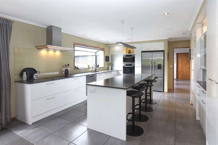 5b Regency Crescent Redwood_6