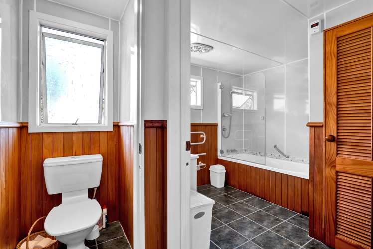 2 Hills Road Tongaporutu_16