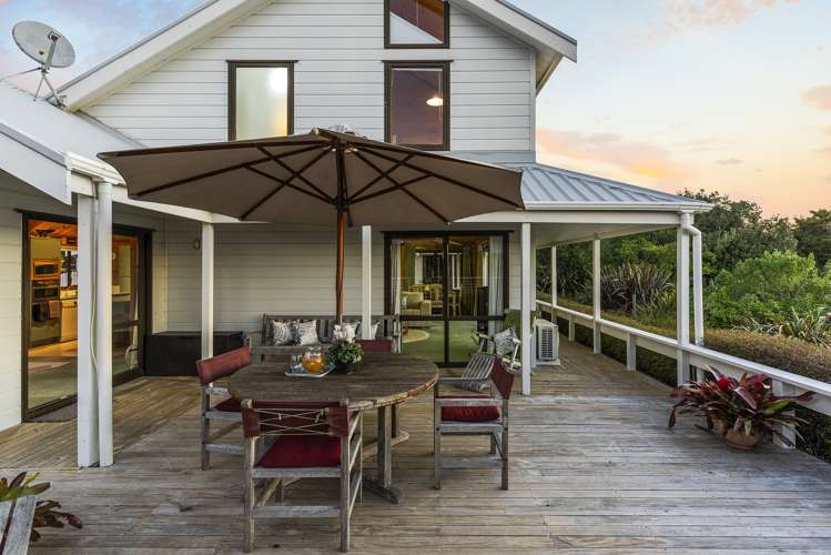 49 Charles Dickens Drive Mellons Bay_3