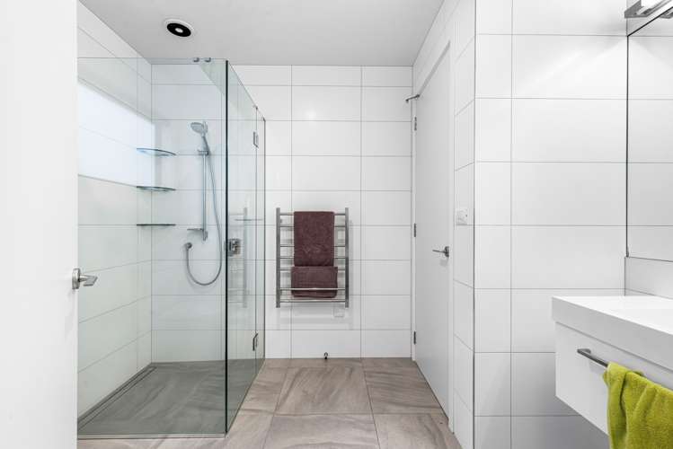 747b River Road Chartwell_13