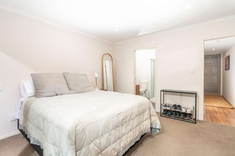 2/123 The Parade Island Bay_11