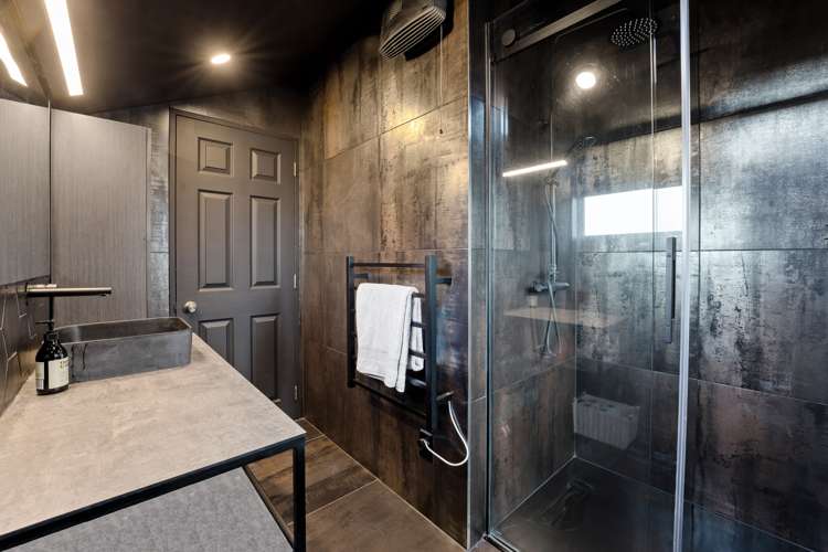 210 East Coast Road Forrest Hill_17