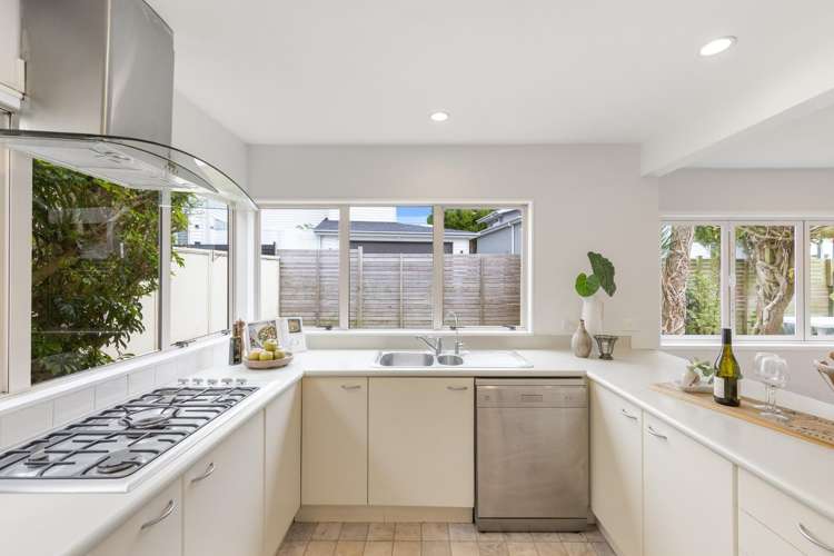 2/142 Riddell Road Glendowie_10