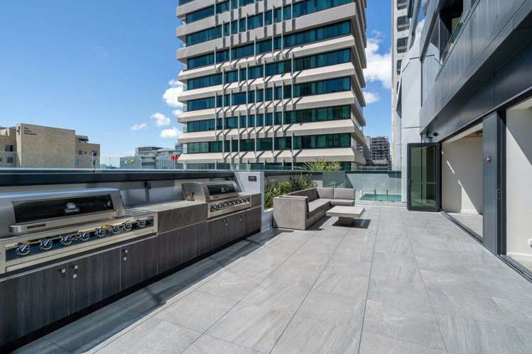 2202/10 Commerce Street City Centre_27