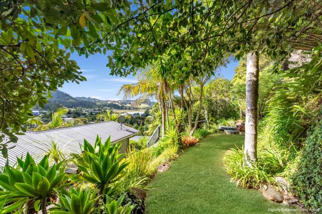 Relaxed Coastal Living with a Lush Outlook
