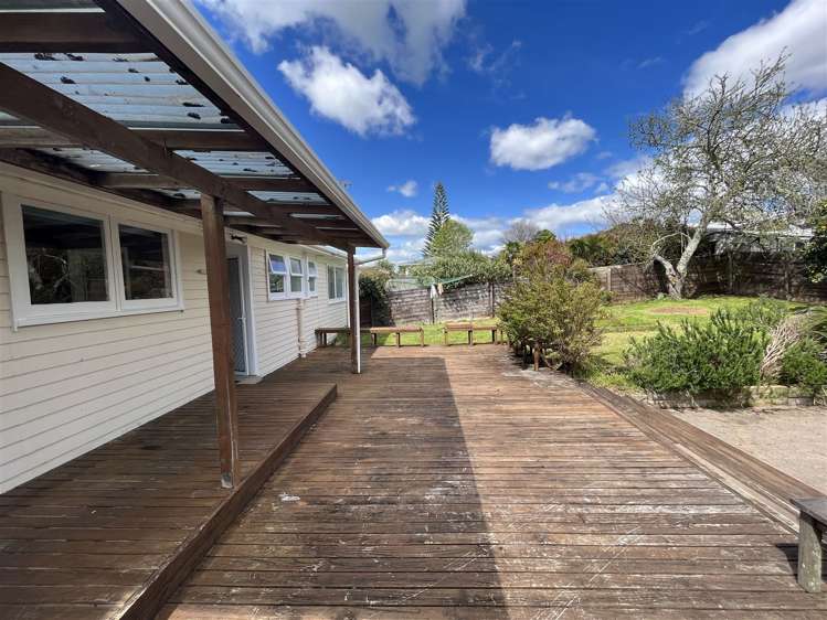 16 Bayside Avenue Te Atatu Peninsula_19