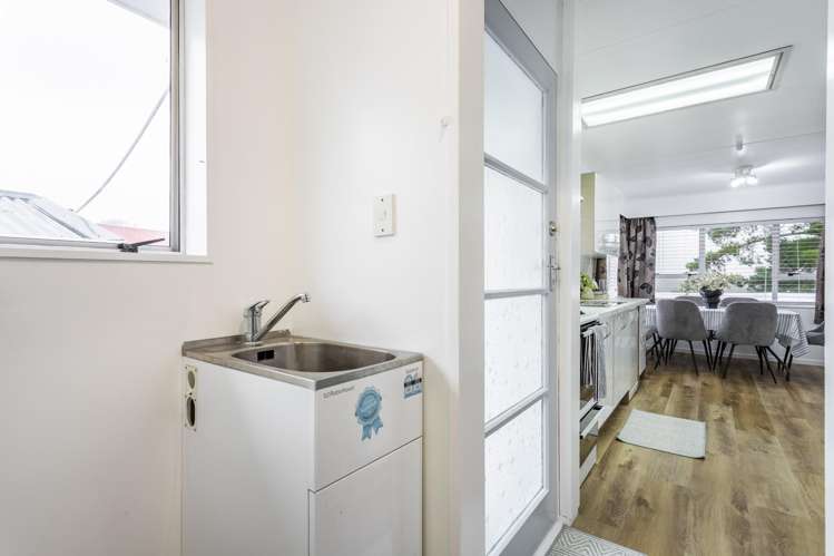 25 Clapham Grove Stokes Valley_18