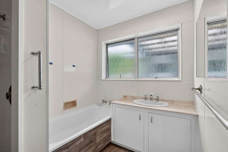 2/20 Cobham Crescent Stoke_6