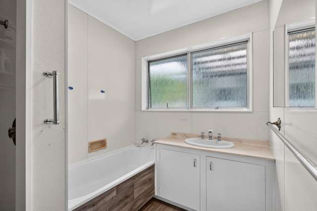 2/20 Cobham Crescent Stoke_4