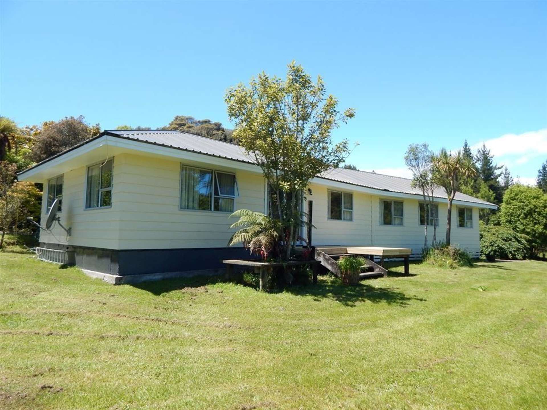 86 Pine Tree Road Kaniere_0