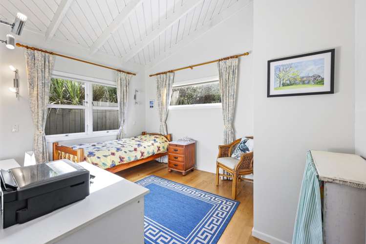 13 Colmar Road Mellons Bay_13