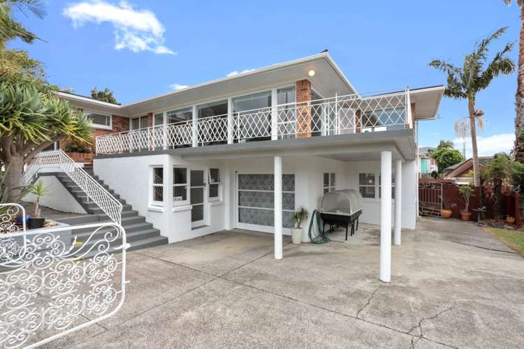 4265 Great North Road Glendene_12