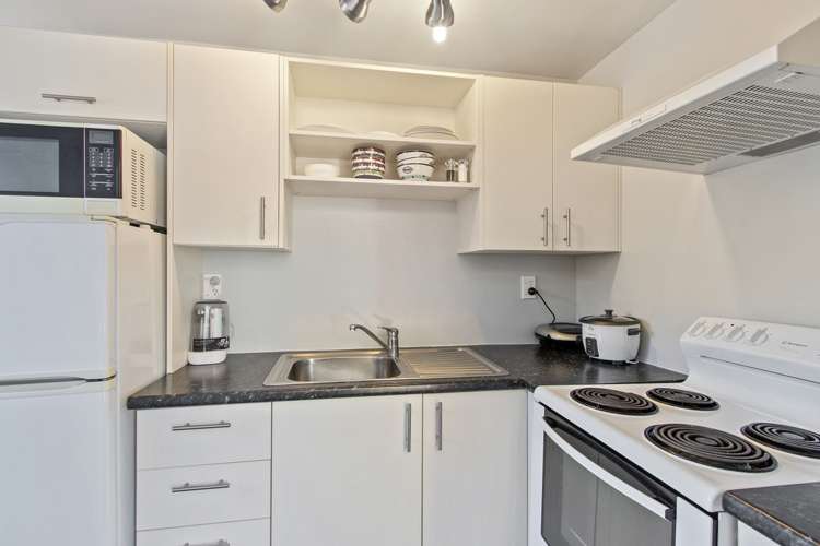 2/347 Armagh Street Linwood_5