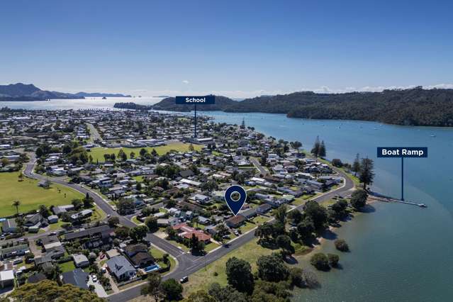 Harbour views, sunshine and classic Kiwiana charm