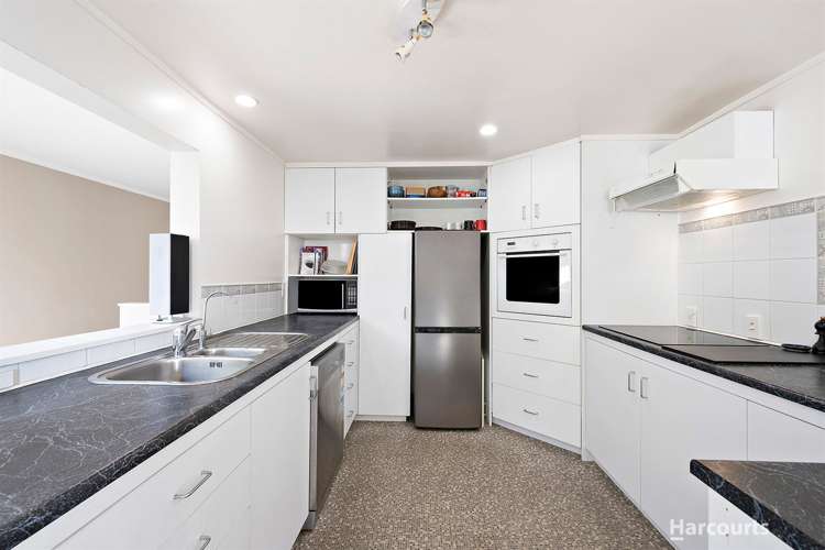 2/14 Duncan Street Tawa_2