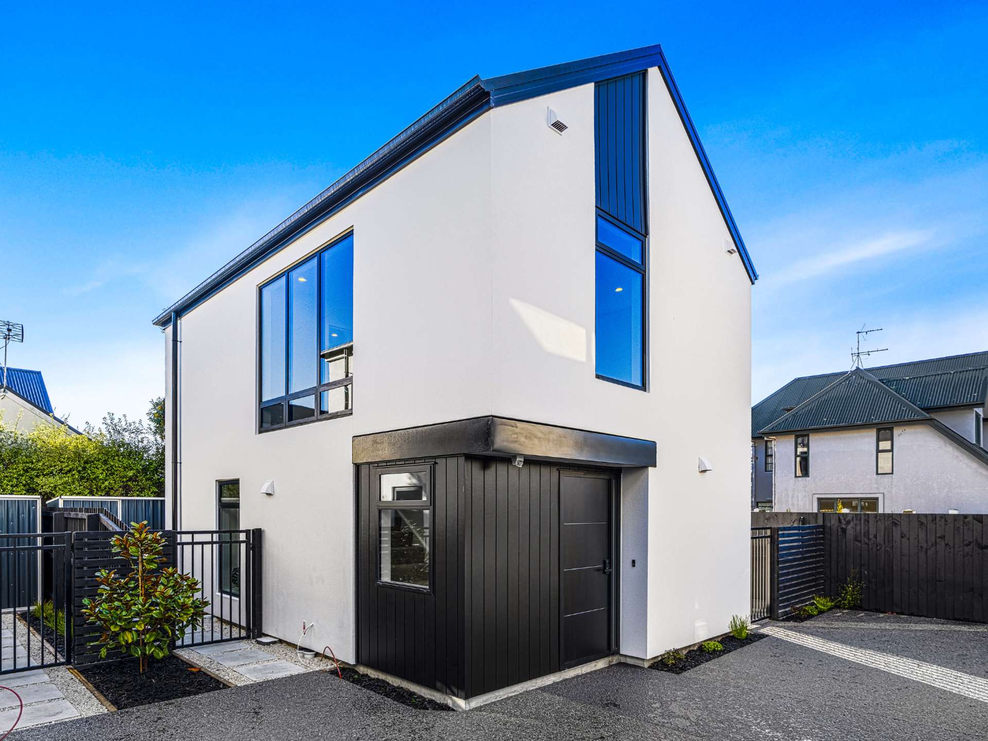 2/10 Brockworth Place Riccarton_0