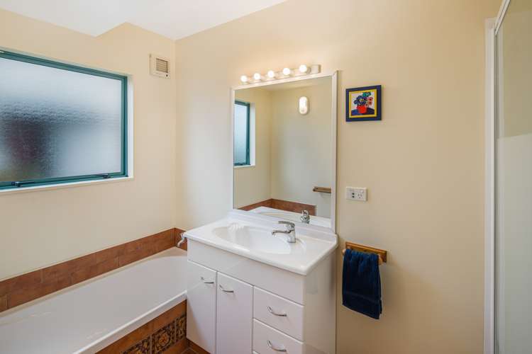 26 Pelorous Street Paparangi_12