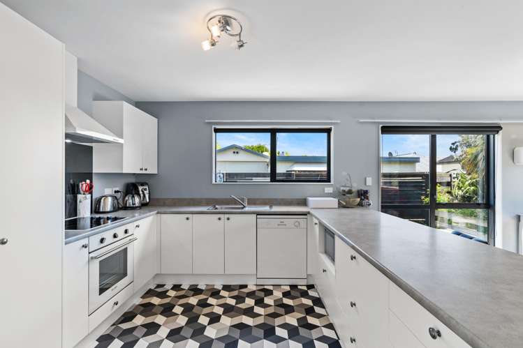 64 Cuffs Road Wainoni_16