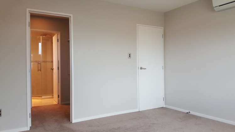 44 Pencaitland Drive Flat Bush_9