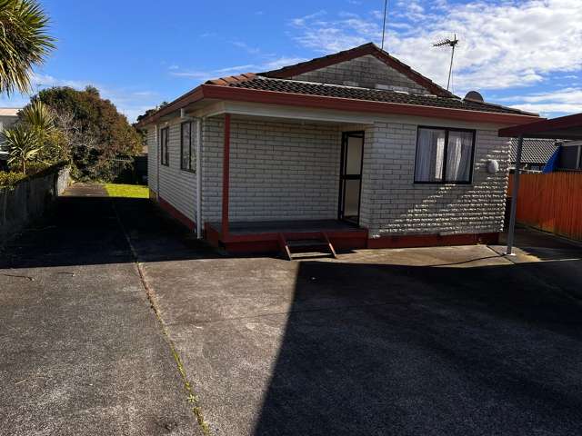 Charming 3BR Flat Bush Home with Garden