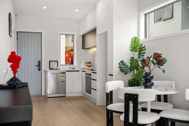 STYLISH & BRAND NEW IN TORBAY