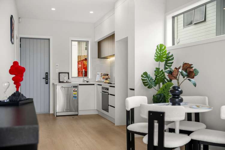 6/8 Clensmore Place_0