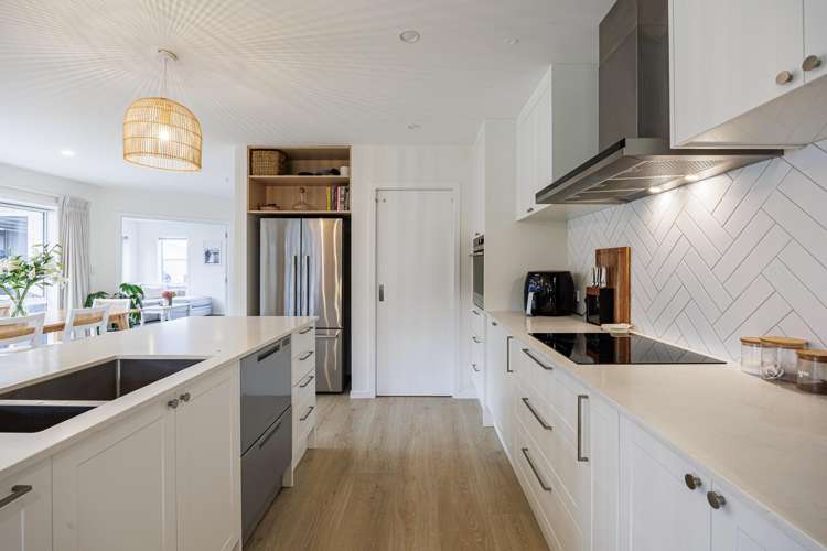 31 Hikawera Drive Frimley_11