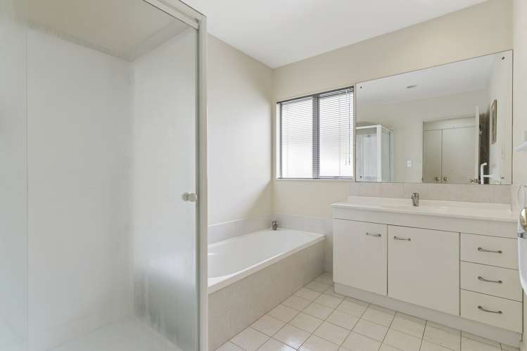 1/42 Esther Place Red Beach_11