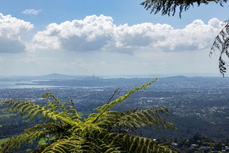 5 Brabant Road Waiatarua_1