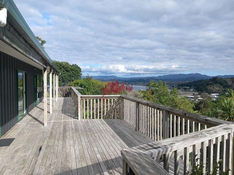 6 Pohutukawa Grove_0