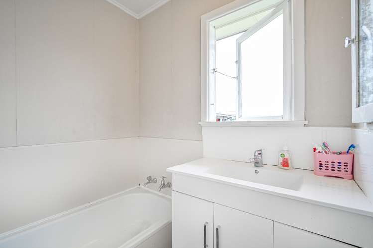 42 Walton Way Flaxmere_11