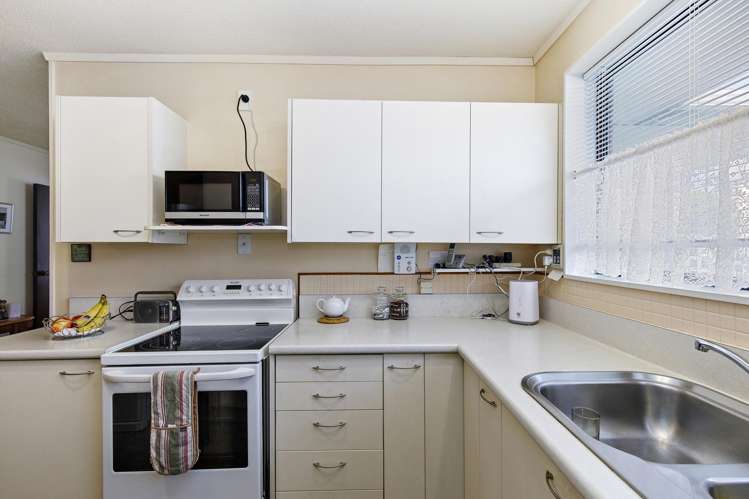2/12 Birch Street Hutt Central_11