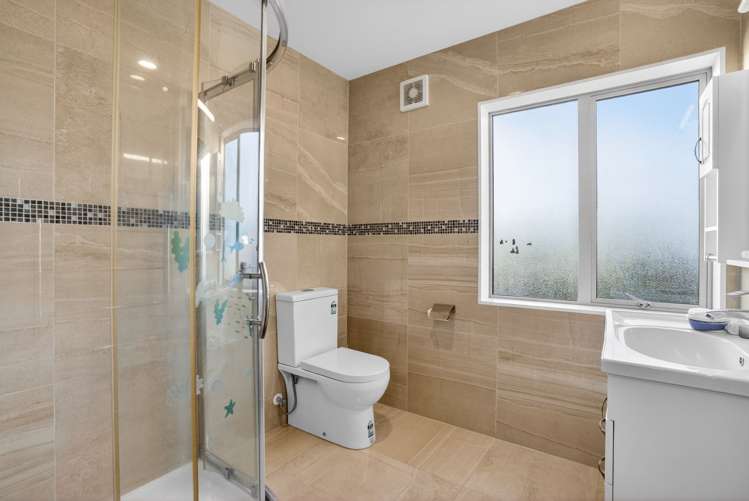 216 Alec Craig Way Gulf Harbour_21