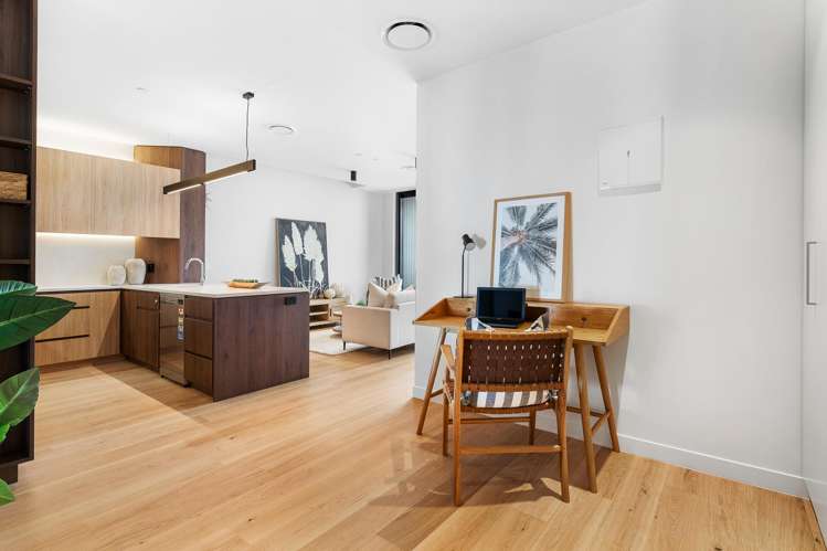 2/423 Beach Road Mairangi Bay_6