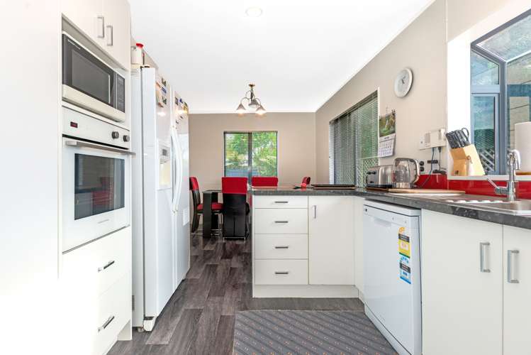 32 Ruru Avenue Lytton West_5