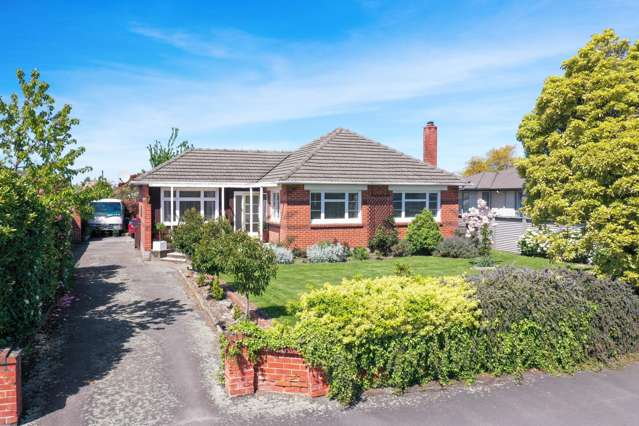 Three Bedrooms, Fantastic Garaging!