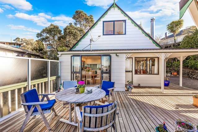 2/2 Elizabeth Place Mairangi Bay_1