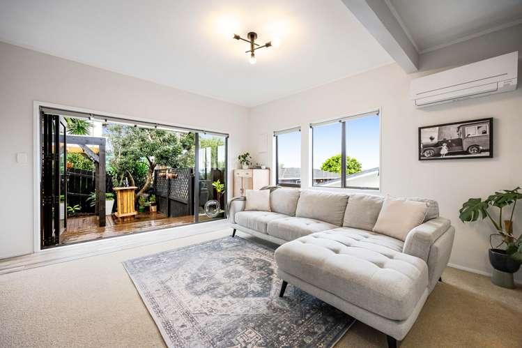 2/5 Witheford Drive_1