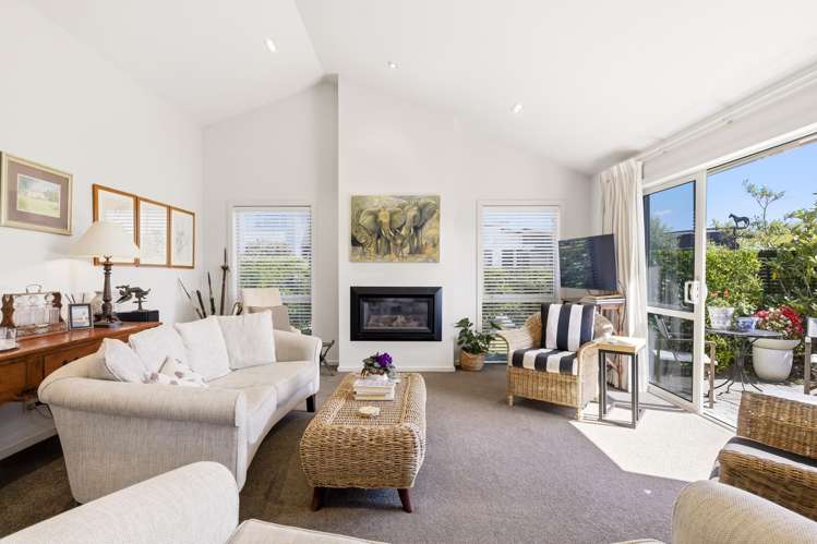 55 Chateau Crescent Rangatira Park_13