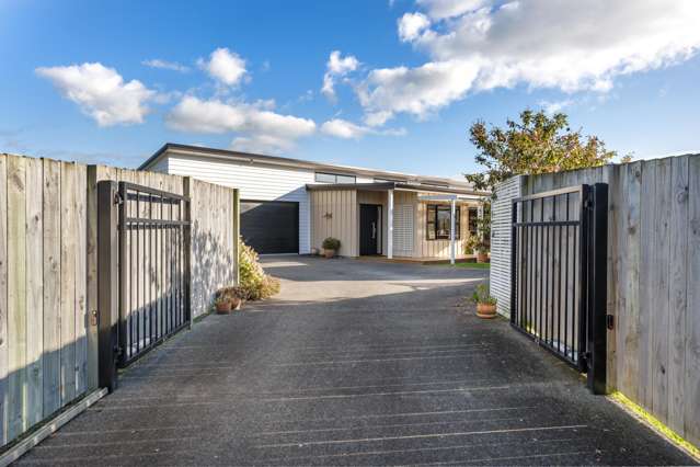 SPACIOUS FAMILY HOME PLUS STUDIO