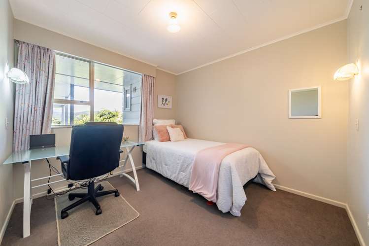 32 Gurney Road Kelson_16